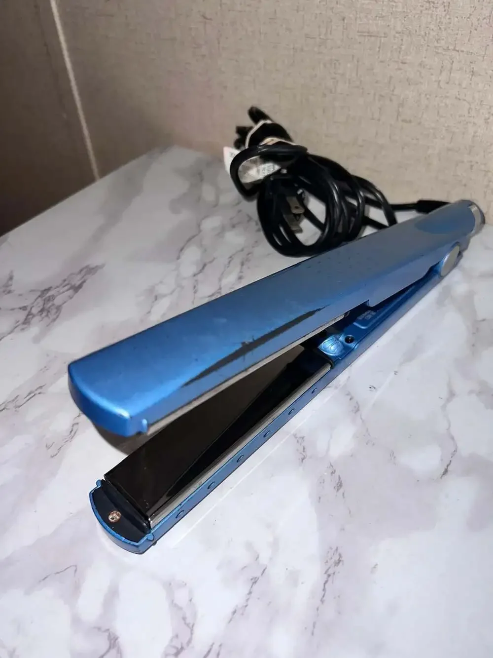 BaBylissPRO Nano Titanium Ultra-Thin Straightening Iron (Model BABNT2091T)